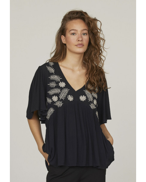 SISTERS POINT INZA-TOP 2