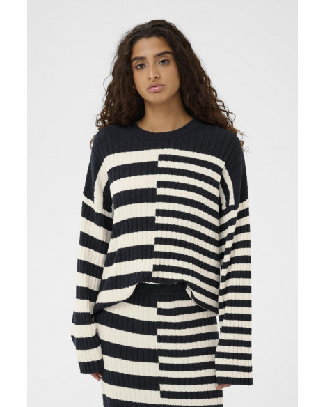 SOAKED IN LUXURY SLZILLA PULLOVER