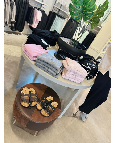 TUXER DAM CORK SLIPPER 2