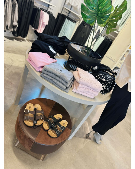 TUXER DAM CORK SLIPPER